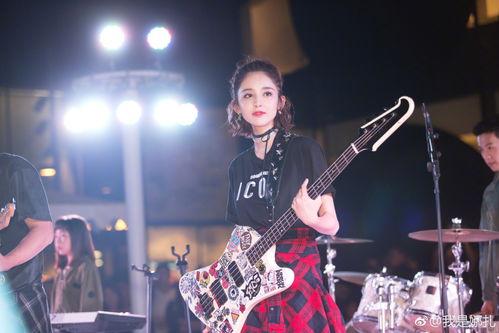 娱乐吃瓜姐缝纫机乐队,娱乐吃瓜姐的狂欢之旅  第2张